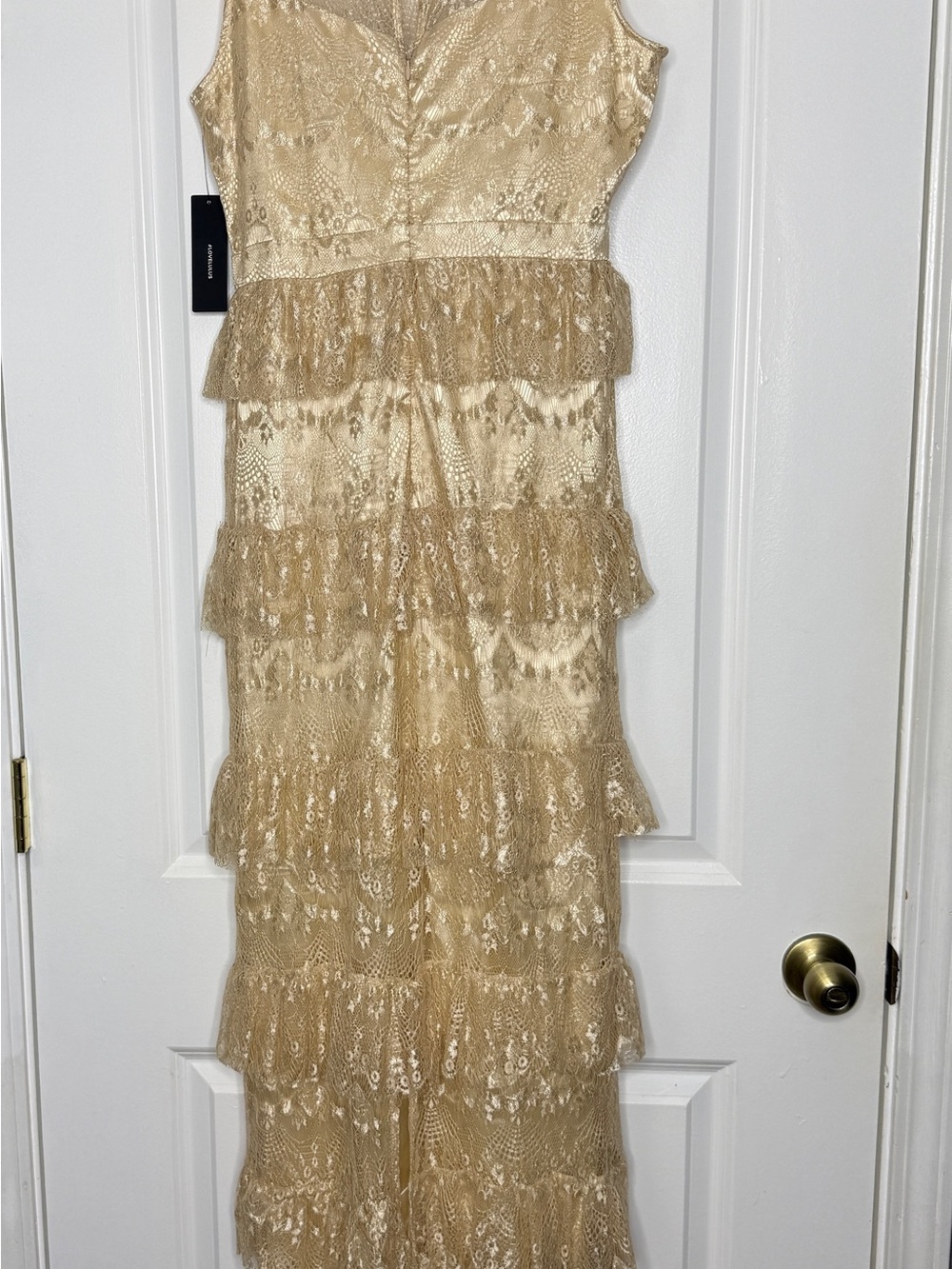 NWT Lulu's Champagne Lace Tiered Maxi Dress Sz M Back Slit | NWT - Picture 5 of 10